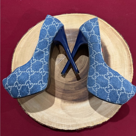Vintage Blue Denim Patterned High Heel Pumps with Red-Blue Stripe - Picture 2 of 9